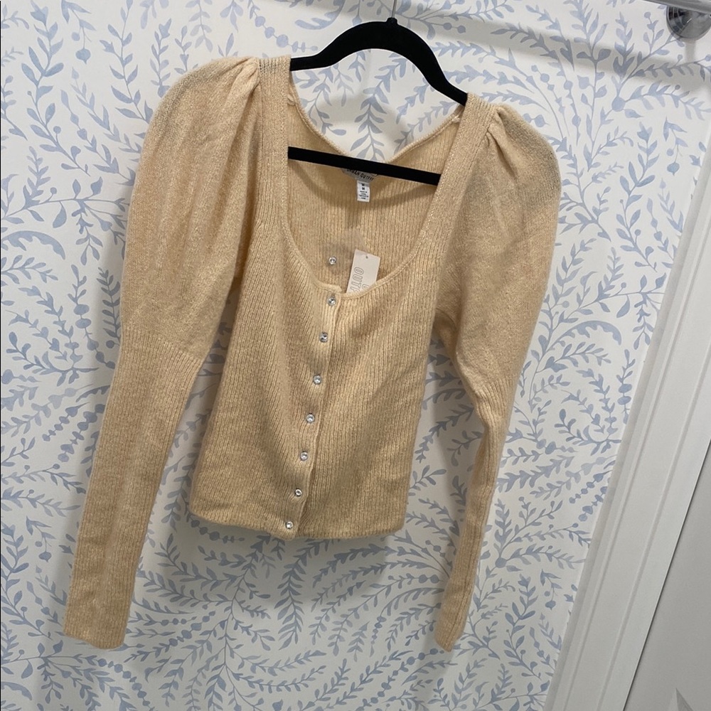 Buttoned puff sleeve cardigan